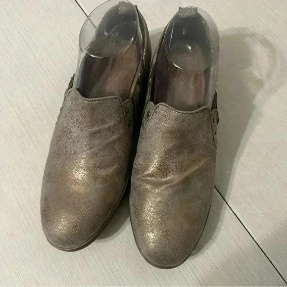 Clarks Women's Size 7.5 Gun Metal Metallic Trish Bell Slip On Booties Shoes - Picture 3 of 8